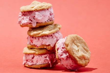 Strawberry-Icecream-Sandwich_1200x800